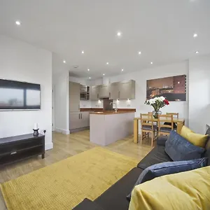 Modern 2 Bed By Tower Bridge Bridge , London United Kingdom
