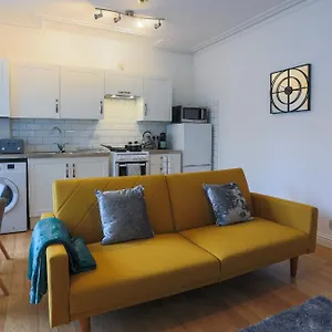 The Best Flat On The Street - Three Minutes Walk From The Beach , Southend-on-Sea United Kingdom