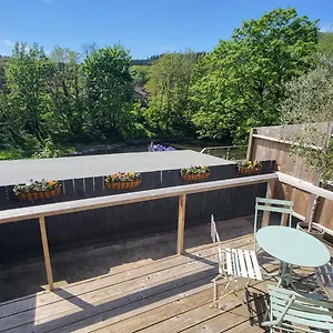 Ty Taf 2 Bed With Deck & Easy Transport Links , Cardiff United Kingdom